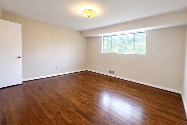 Building Photo - 10507 Weymouth St