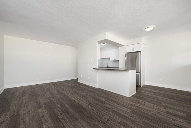 Photo du bâtiment - 1970 Fowler Dr