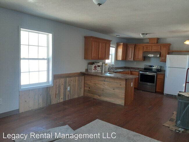Building Photo - 4 br, 2 bath House - 310 W. 3rd S. Unit #1...