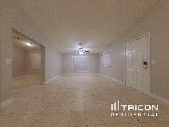 Building Photo - 810 S Greenleaf Ln