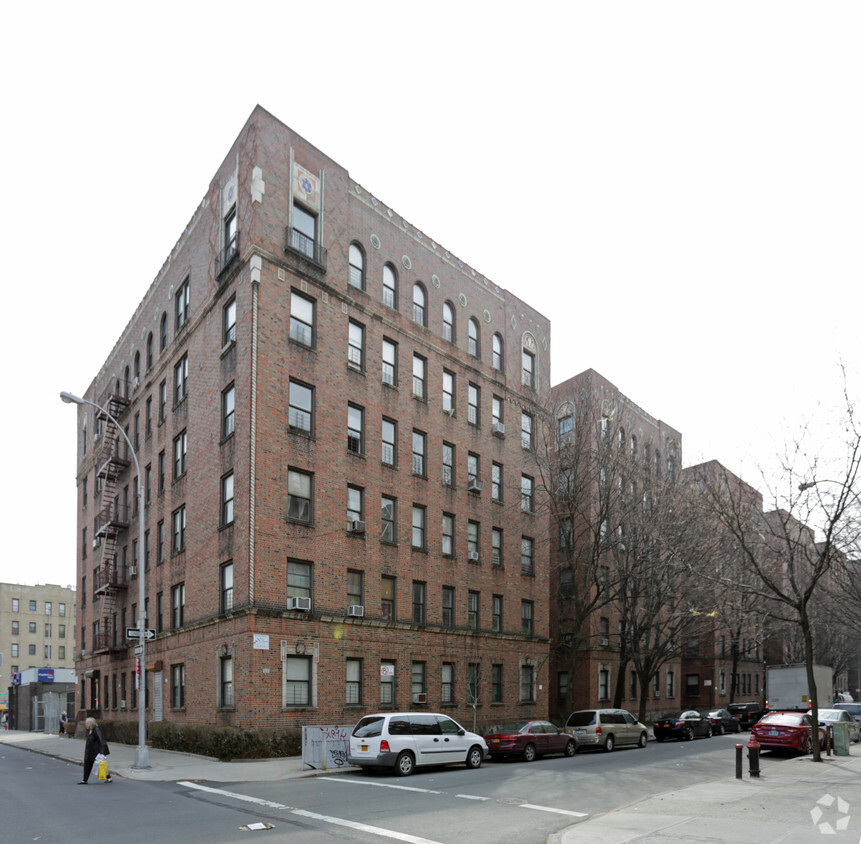 3130 - 3150 Rochambeau Ave - 3130-3150 Rochambeau Ave