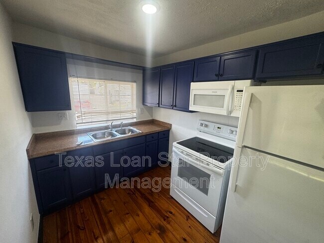 Building Photo - 1504 Luzon St