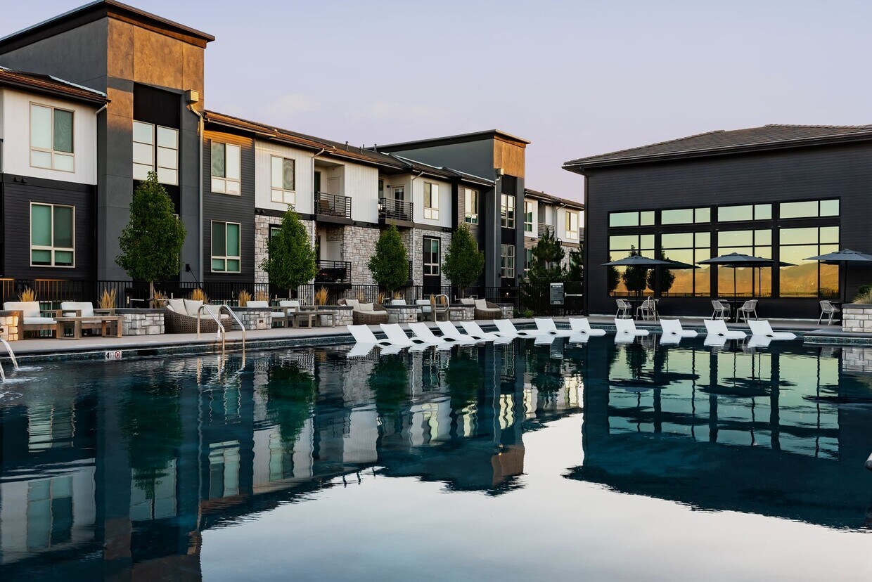Solana Lucent Station Apartments Highlands Ranch, CO
