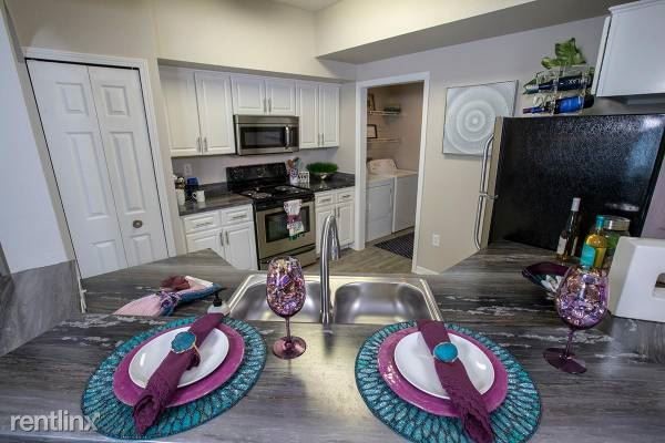 Building Photo - 2 br, 1.5 bath  - 421 W Church St Apt 208