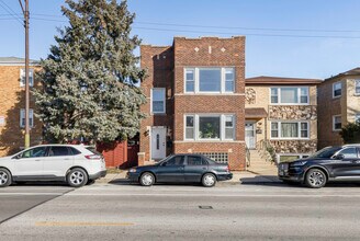 Building Photo - 5761 N Elston Ave