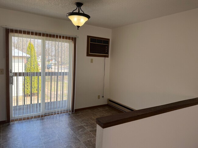 Building Photo - 1511 Avon St