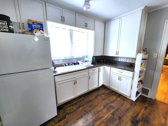 Building Photo - Leasing Only - 6506 Milwaukee Ave