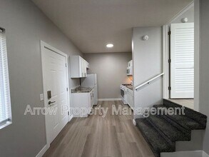 Building Photo - 867 N 26th St