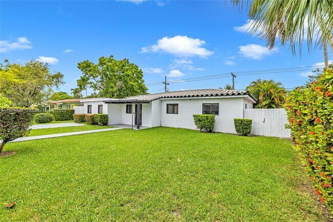 Building Photo - 7395 SW 39th St