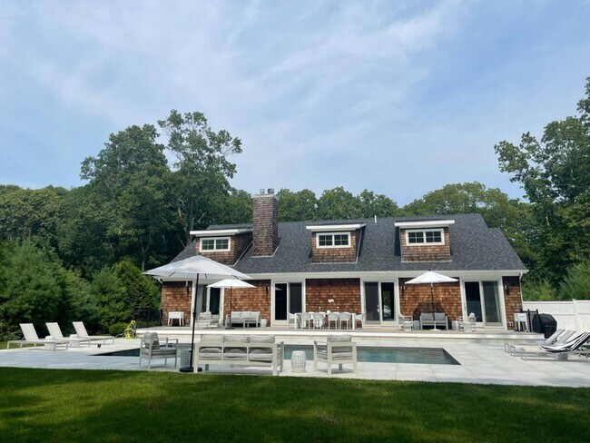 Foto del edificio - 72 Talmage Farm Ln