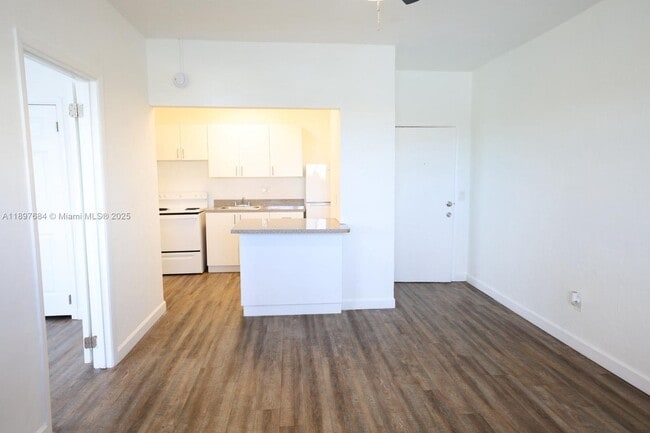 Foto del edificio - 2300 W Flagler St