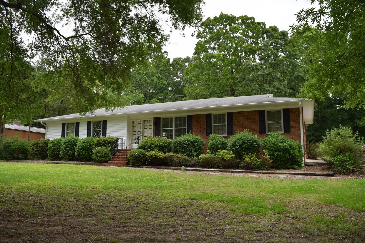 7107 Buxenbury Dr, High Point, NC 27263 House Rental in High Point