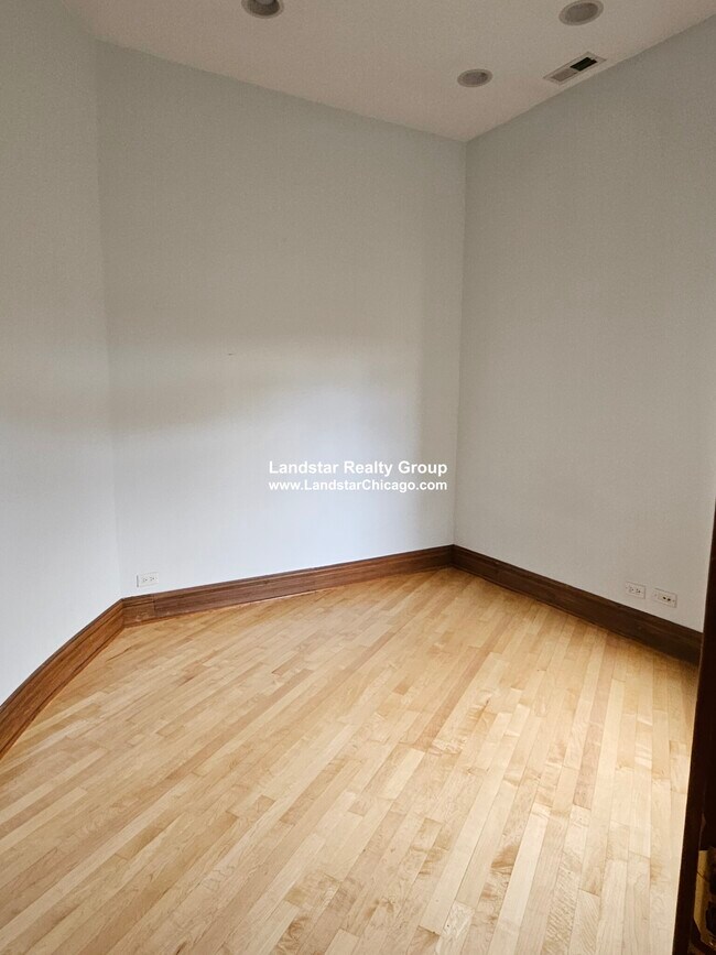 Foto del edificio - 2225 N Bissell St
