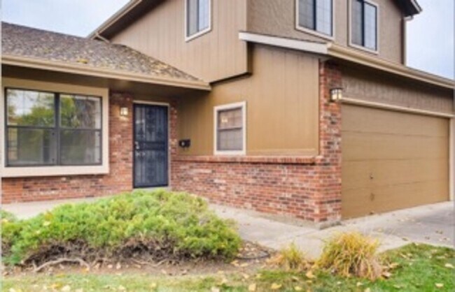 Building Photo - 1205 S Dahlia St