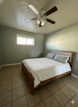 Building Photo - 516 Holiday Dr