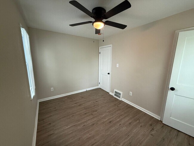 Foto del edificio - 14118 Evergreen Rd