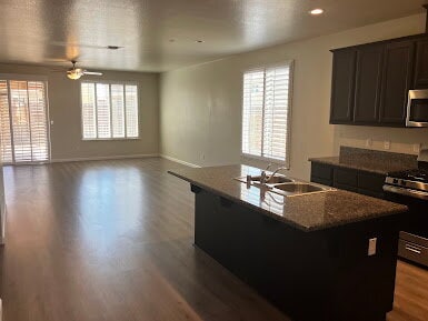 Foto del edificio - Modern 3-Bedroom, 2-Bath Home with Window ...