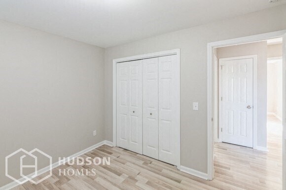 Foto del edificio - SELF TOUR NOW! - 2813 Sutherland Dr, Thomp...