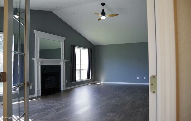 Foto del edificio - 3 br, 2 bath House - 2123 South Rushmore Way