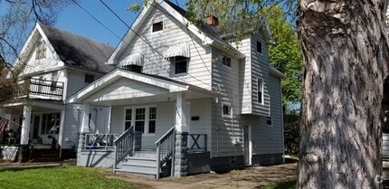 Building Photo - 2218 Searsdale Ave