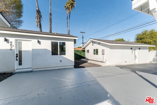 Building Photo - 8836 Hayvenhurst Ave