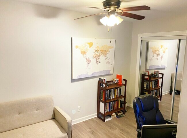 Foto del edificio - 4004 Beecher St NW