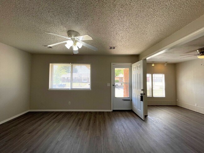 Foto del edificio - ASK ABOUT OUR 1st FULL MONTH FREE MOVE-IN ...