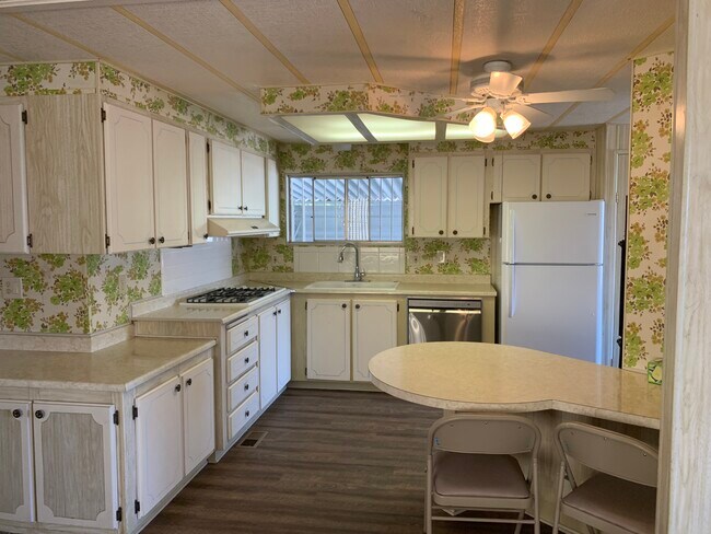 Building Photo - 1671 Cabrillo Dr