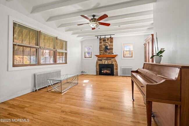 Foto del edificio - 72 Whalepond Rd