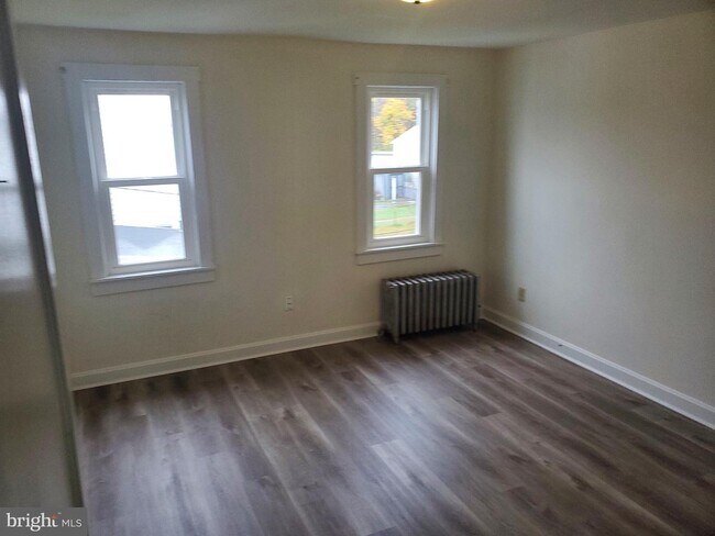 Building Photo - 517 E Elm St