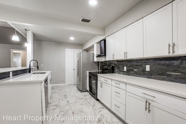 Building Photo - 3 br, 2 bath House - 5114 Lakeridge Court