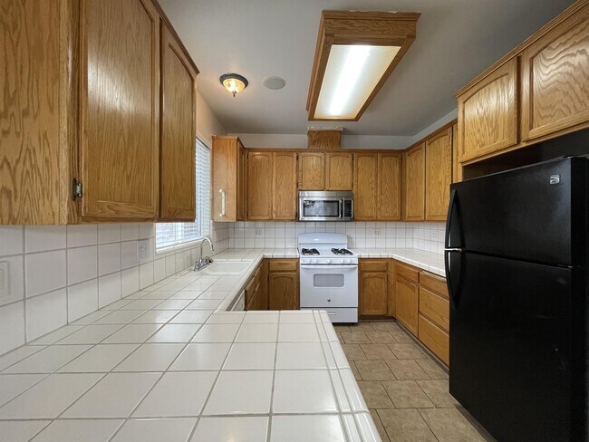 Building Photo - 1856 Devonshire Dr