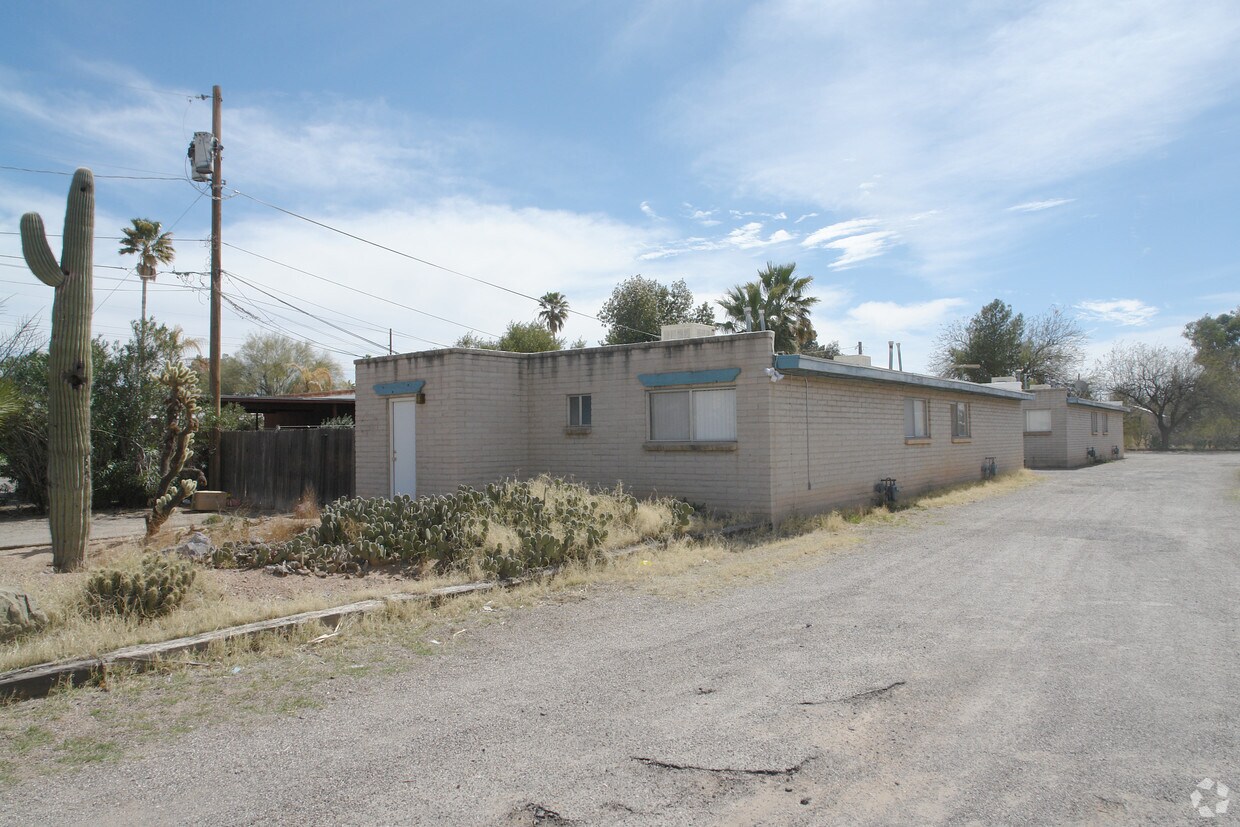 Building Photo - 3532-3536 E Flower St