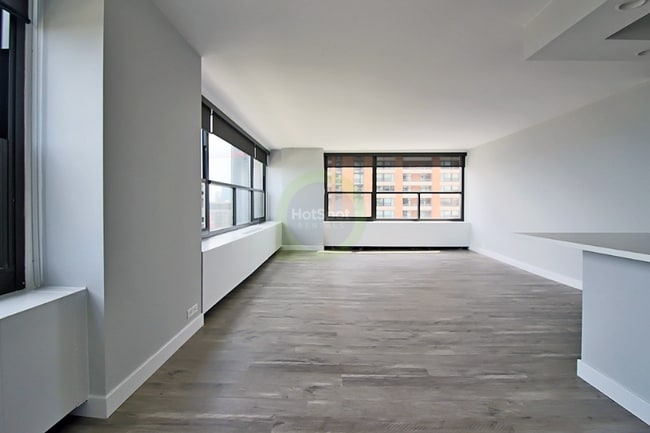 Building Photo - 85 E 11th St