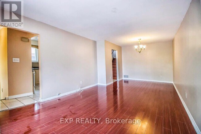 Building Photo - 38 Royal Salisbury Way