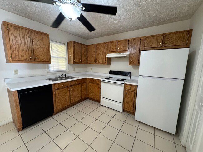 Foto del edificio - 2692 Callier Springs Rd SE