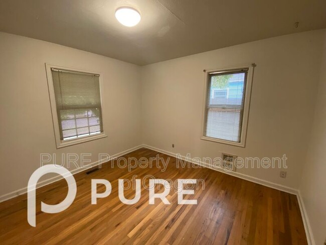 Building Photo - 9114 SE Yamhill St