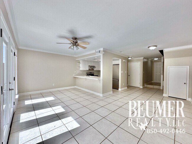 Foto del edificio - Charming 2 bedroom, 2.5 bath townhome for rent in SW Pensacola!