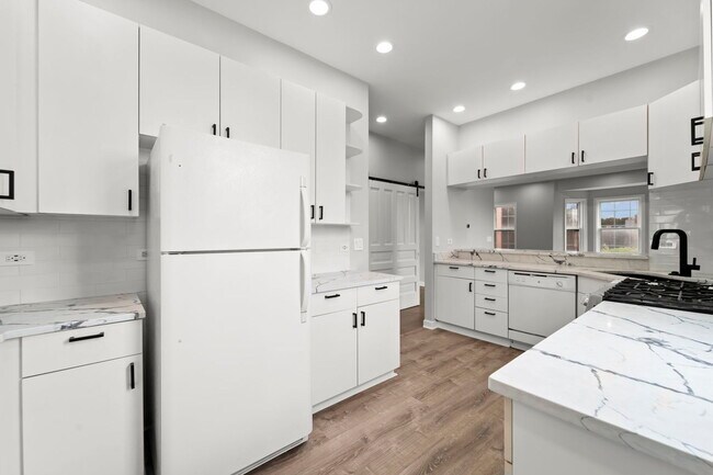 Foto del edificio - 815 W Wellington Ave