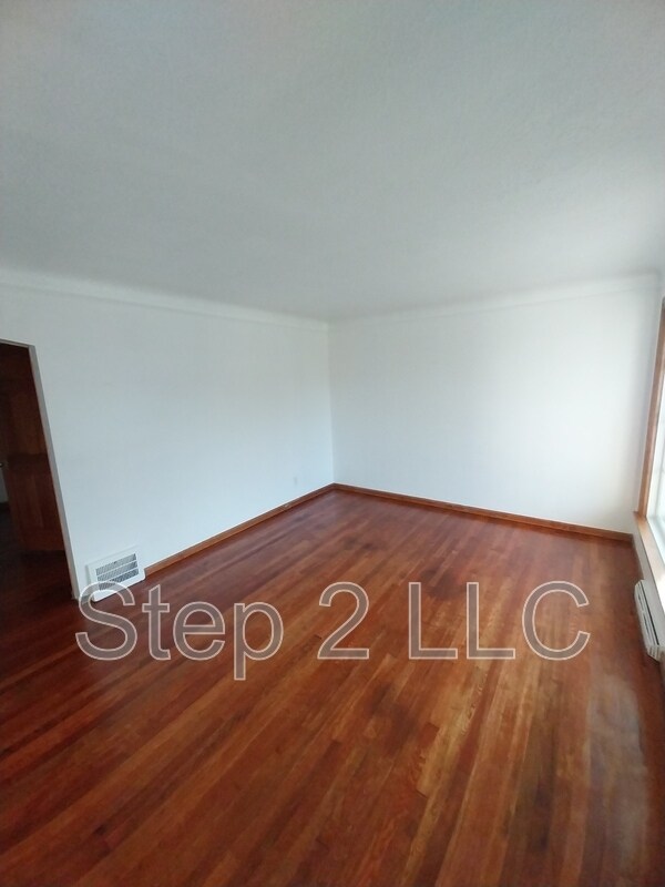 Foto del edificio - 12904 Willard Ave