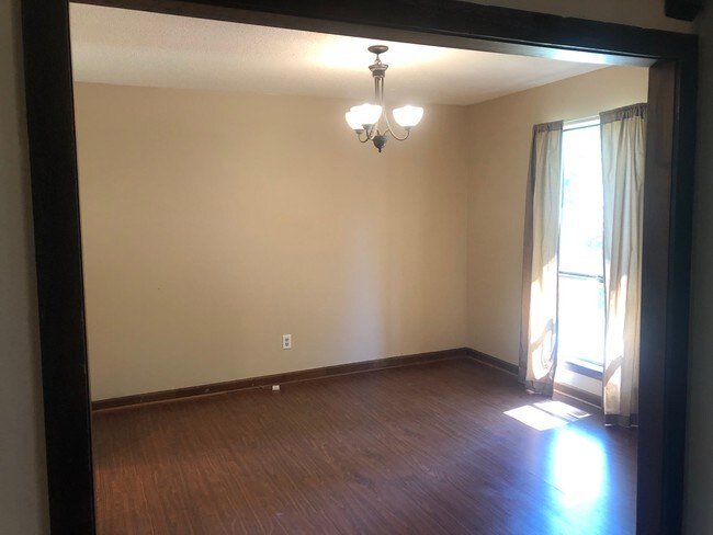 Comedor - 1117 Henry Dr