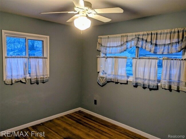 Foto del edificio - 247 Hecht Dr