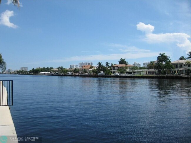 Building Photo - 6473 Bay Club Dr