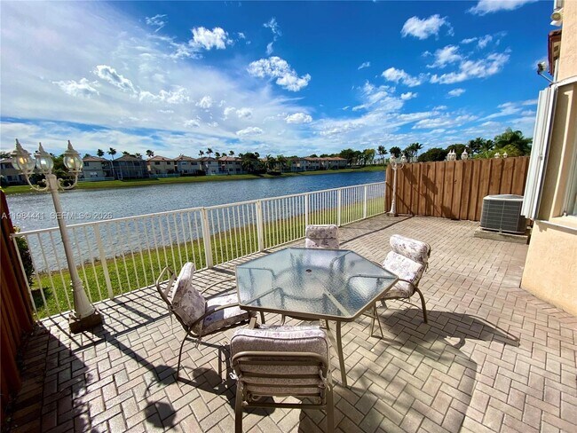 Foto del edificio - 11522 NW 69th Ter