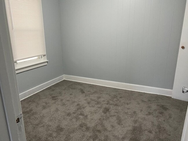 Foto del edificio - 2 Bedroom 1 Bath Home In Eastpointe