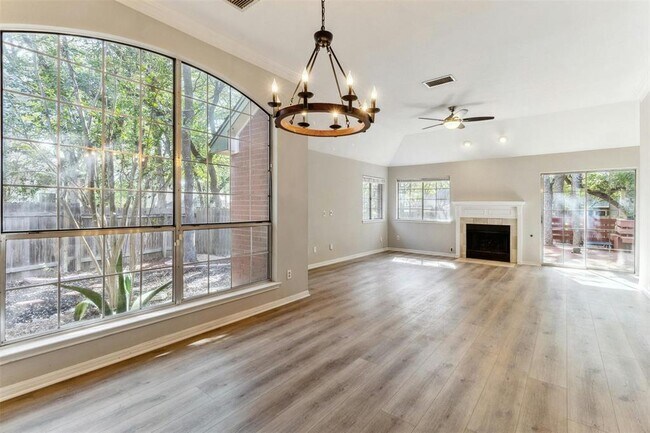 Foto del edificio - 5905 Shanghai Pierce Rd