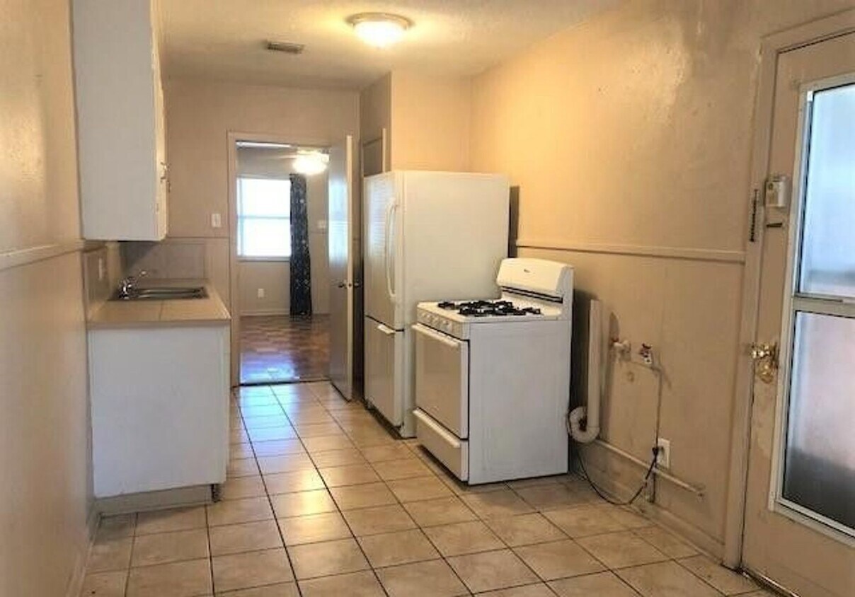 Primary Photo - 1616 W St Mary Blvd