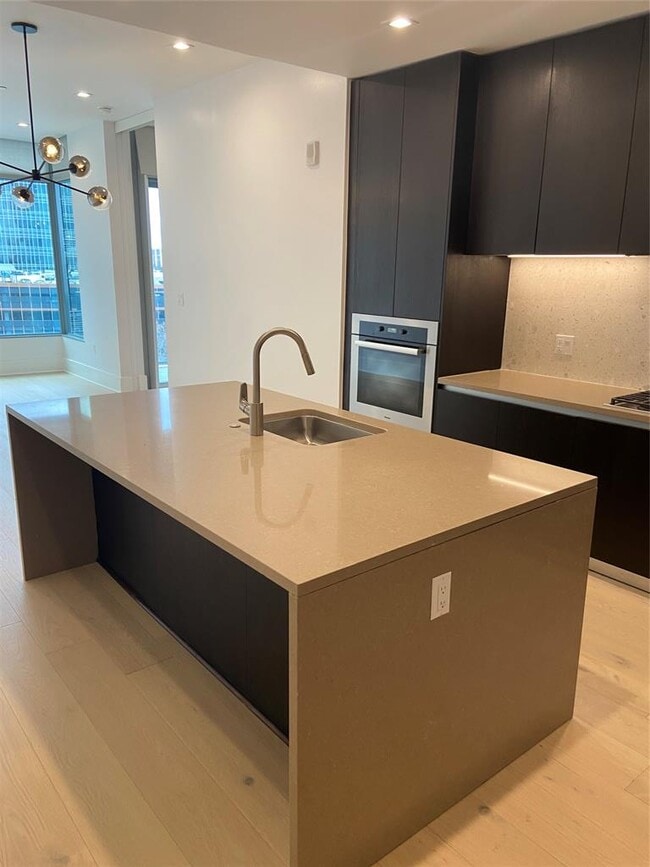 Foto del edificio - 501 West Ave