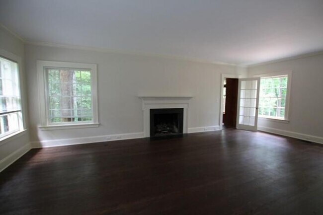 Building Photo - 5 bedroom in Atlanta GA 30327