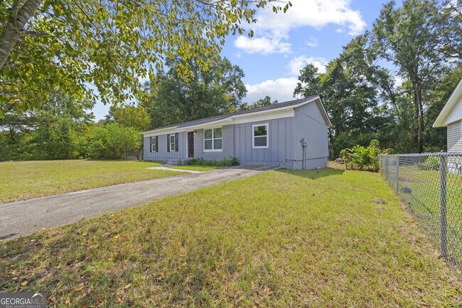 Building Photo - 2844 Shamrock Dr